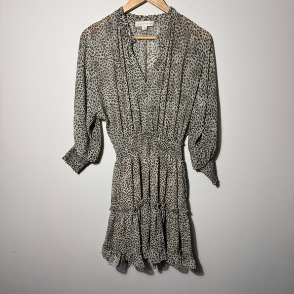 Elegant Black Long Sleeve Dress with Lace Details - Picture 5 of 13